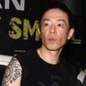 男子开辅助驾驶超速分心致1死1伤